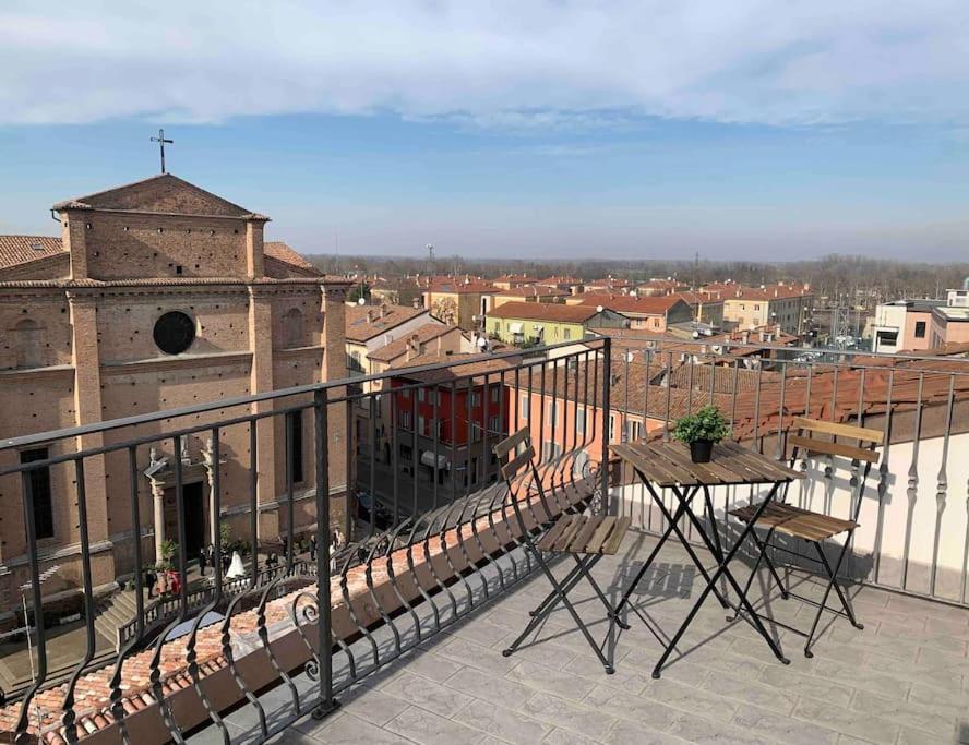 Mansarda Con Vista In Centro A Piacenza Appartement Buitenkant foto